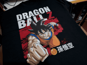 Camisa con diseño de Goku de Dragon Ball Z para sublimación y personalización. Camisa con impresión de Goku de Dragon Ball Z para sublimación y personalización.